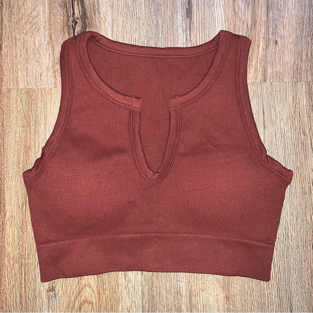 Seamless Ribbed Sports Crop Top - Picture 9 of 10